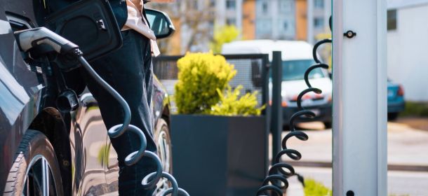 Supporto per wallbox: scopri come si installa e a cosa serve